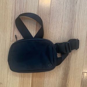 Lululemon everywhere belt bag